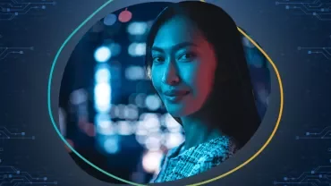 Personne regardant la caméra, arrière-plan flou et luminescent.