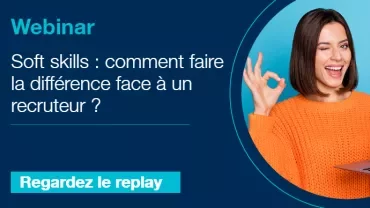 Annonce d'un webinar sur les soft skills avec une personne utilisant un ordinateur portable.