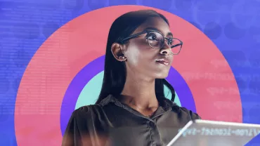 Personne avec des lunettes regardant un écran, fond numérique coloré.