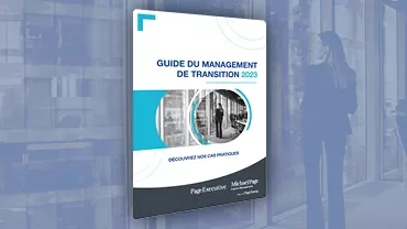 Couverture du Guide du Management de Transition 2023 avec image de bureau.