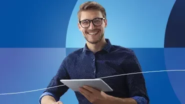 Bannière promotionnelle de Salary Guides 2026 montrant un homme souriant sur un fond bleu.