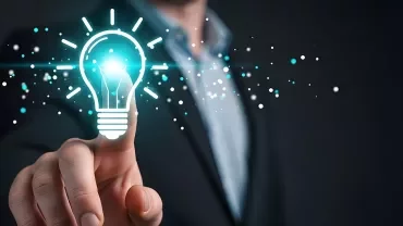 Ampoule scintillante représentant une nouvelle idée ou projet.
