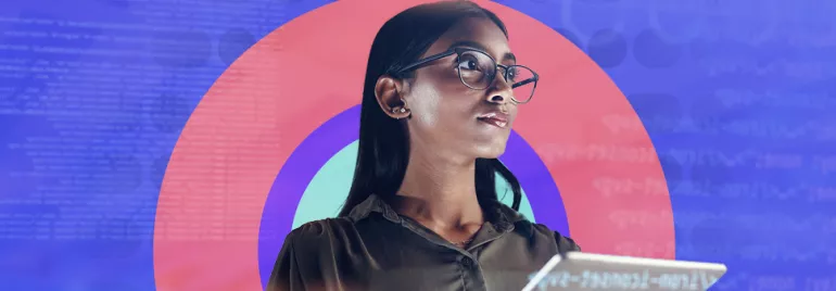 Personne avec des lunettes regardant un écran, fond numérique coloré.