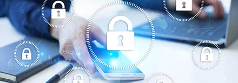 Icônes de verrouillage sur image de smartphone et ordinateur portable.