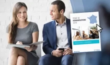 Livre blanc - étude de remunerations RH 2019 - couverture du livre a droite, photo de 2 collègues a gauche