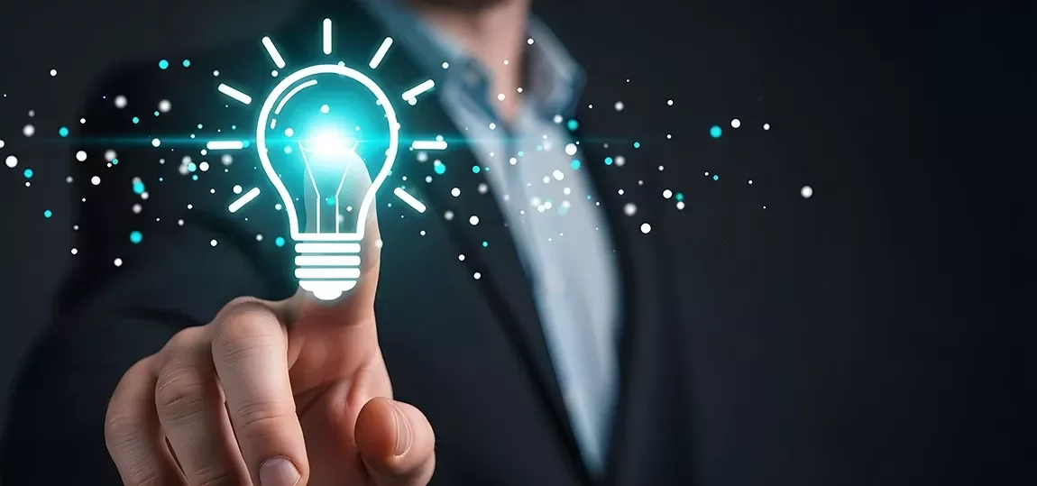 Ampoule scintillante représentant une nouvelle idée ou projet.